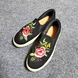 BRASH Women's Size 7.5 Embroidered Floral Velvet Black Platform Slip On Shoes